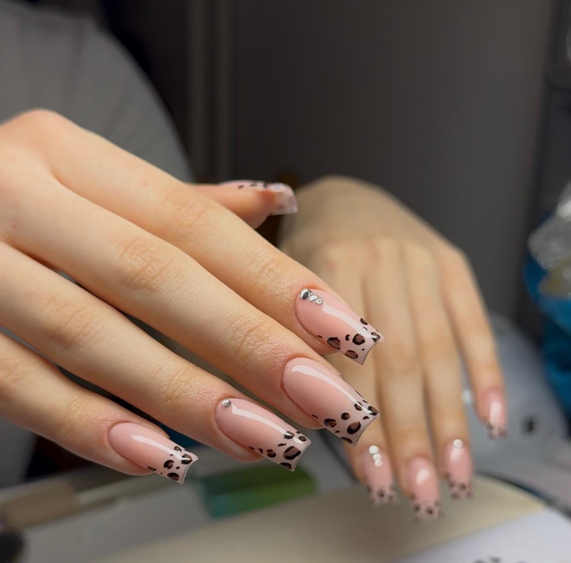Elegant French nail design 3